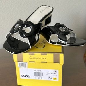 Circus NY/black White Sandal
